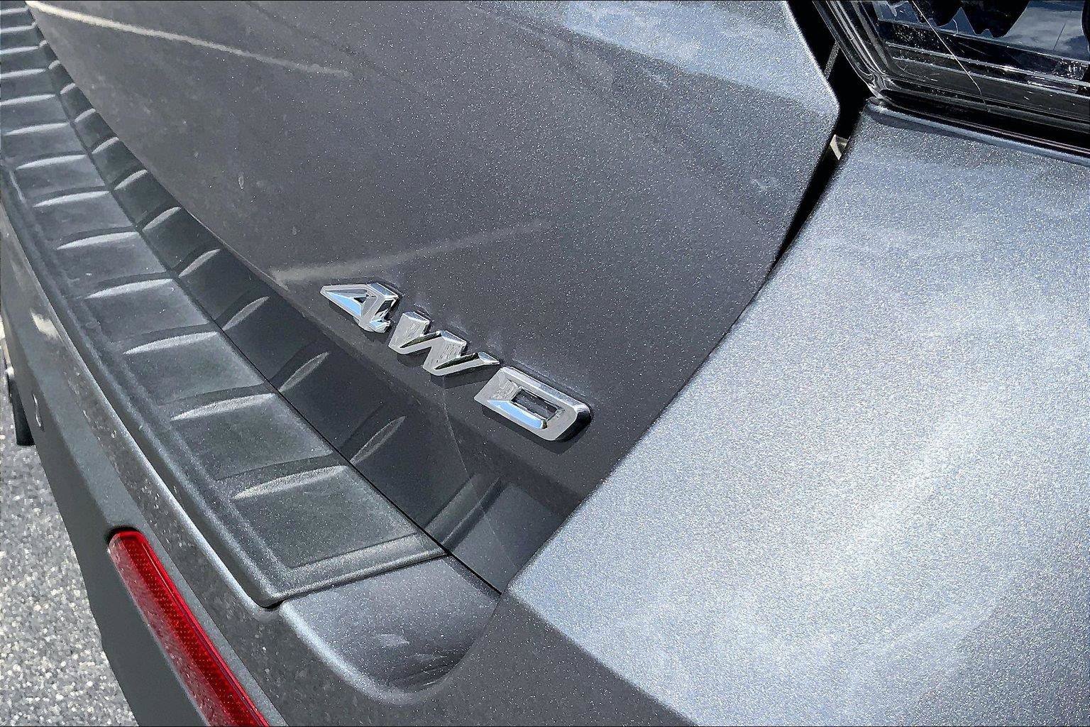 Used 2026 Ford Explorer Active AWD/4WD image 8