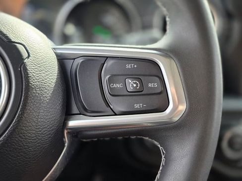 Used 2023 Jeep Wrangler Unlimited Sahara image 27