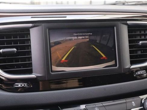 Used 2023 Chrysler Voyager LX FWD image 18