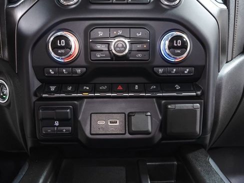 Used 2022 GMC Sierra 2500 AT4 w/ AT4 Premium Plus Package AWD/4WD image 14