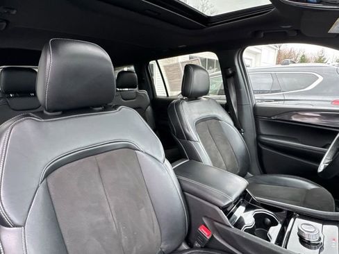 Used 2021 Jeep Grand Cherokee L Laredo image 12