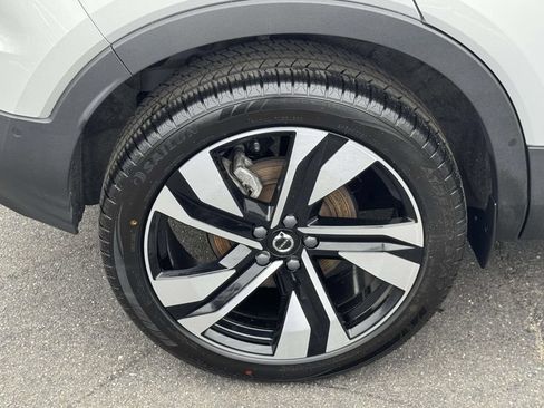Certified 2023 Volvo XC40 B5 Ultimate w/ Protection Package Premier AWD/4WD image 7
