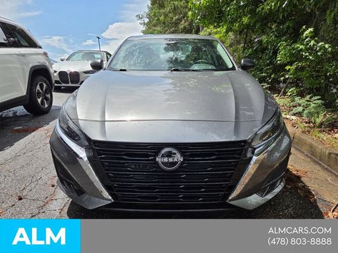 Used 2025 Nissan Altima 2.5 SV FWD image 2