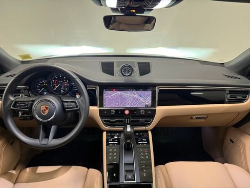 Certified 2026 Porsche Macan AWD/4WD image 14