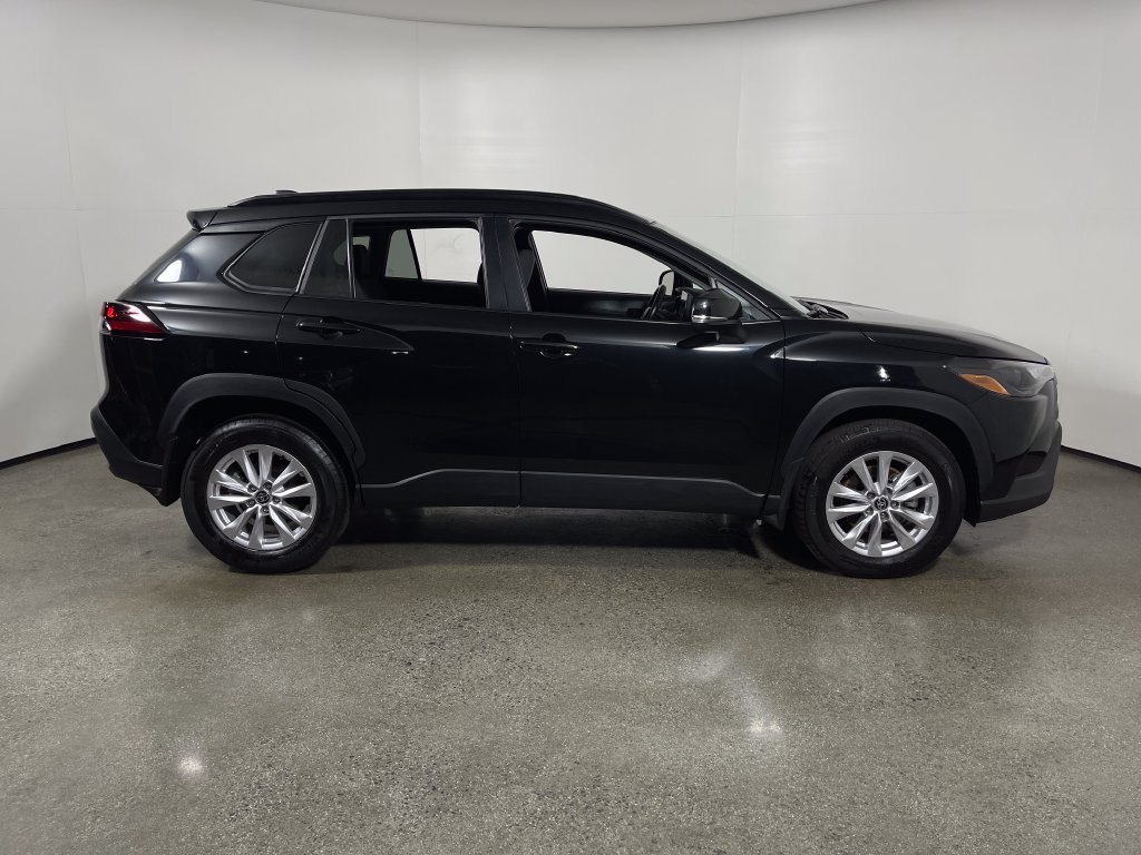 Used 2026 Toyota Corolla Cross LE FWD image 2