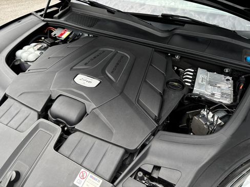 Used 2023 Porsche Cayenne S Platinum AWD/4WD image 18
