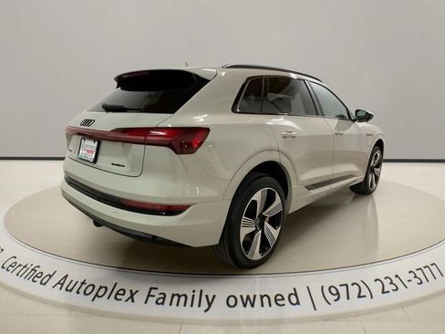 Used 2022 Audi e-tron Premium Plus w/ Premium Plus Package image 4