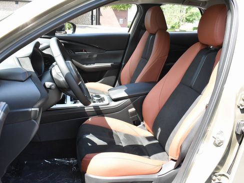 New 2025 MAZDA CX-30 Carbon image 11