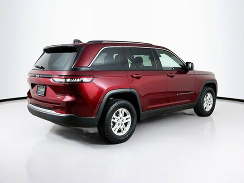 Used 2023 Jeep Grand Cherokee Laredo AWD/4WD image 9