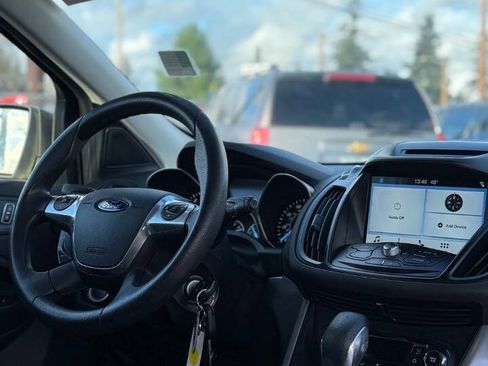 Used 2016 Ford Escape SE w/ Equipment Group 201A image 16