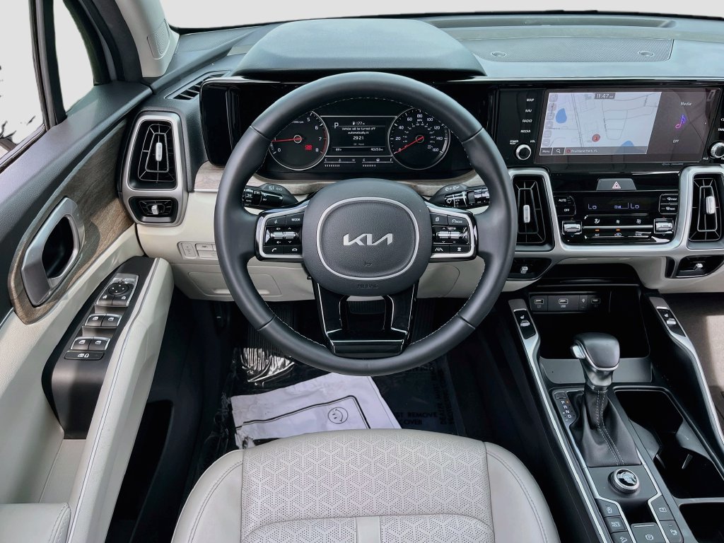 Used 2022 Kia Sorento EX w/ Panoramic Sunroof Package FWD image 23
