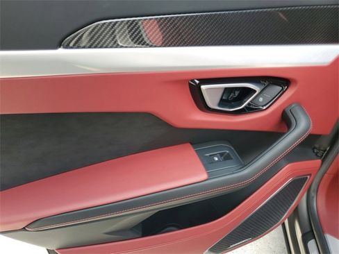 Used 2022 Lamborghini Urus image 12