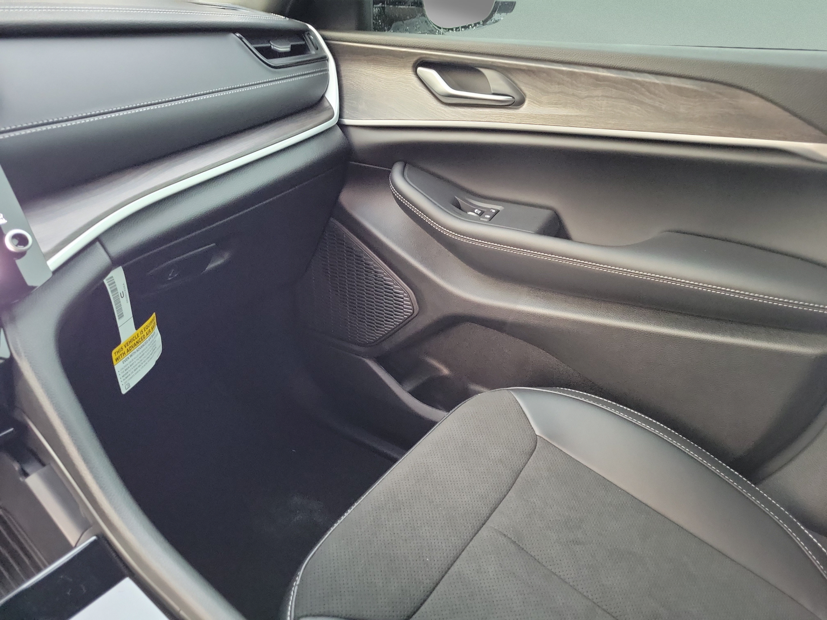 New 2027 Jeep Grand Cherokee Altitude RWD image 20