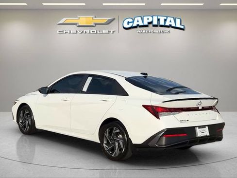 Used 2025 Hyundai Elantra Sport FWD image 3