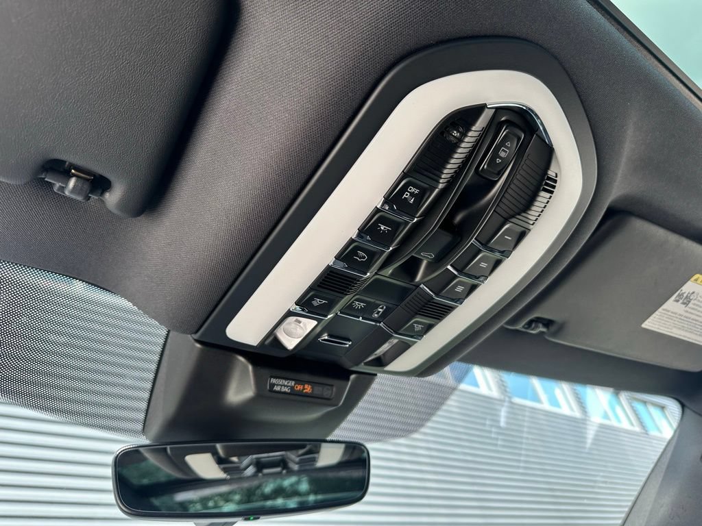 Used 2026 Porsche Macan AWD/4WD image 34
