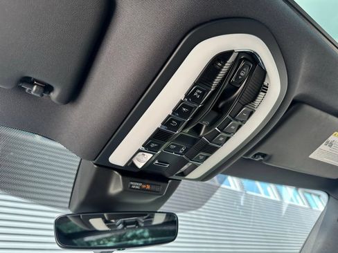 Used 2026 Porsche Macan AWD/4WD image 34