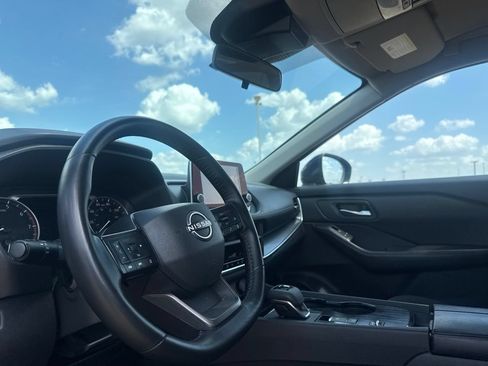 Certified 2025 Nissan Rogue SV FWD image 39