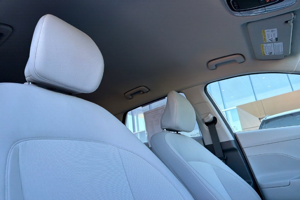 Used 2025 Hyundai Kona SEL AWD/4WD image 14