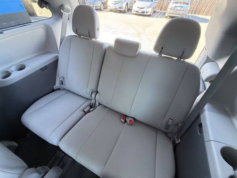 Used 2015 Toyota Sienna XLE Premium FWD image 17