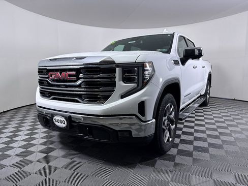 Used 2024 GMC Sierra 1500 SLT w/ SLT Premium Plus Package AWD/4WD image 14