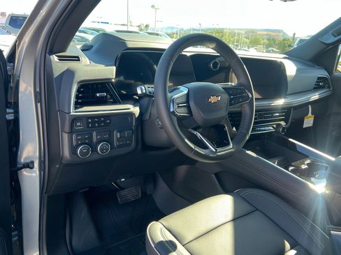 New 2026 Chevrolet Suburban Premier image 18