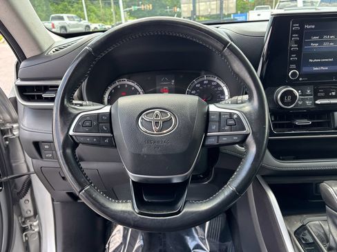 Used 2021 Toyota Highlander LE AWD/4WD image 29
