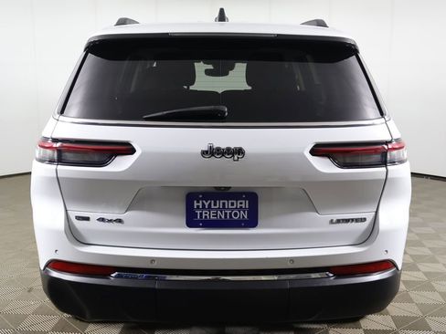 Used 2022 Jeep Grand Cherokee L Limited AWD/4WD image 15