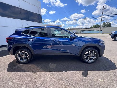 Used 2024 Chevrolet Trax LT w/ Driver Confidence Package FWD image 5