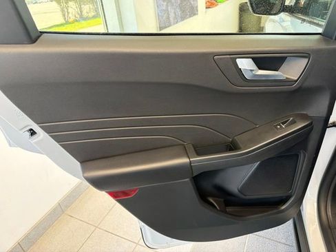Used 2025 Ford Escape ST-Line Select AWD/4WD image 7