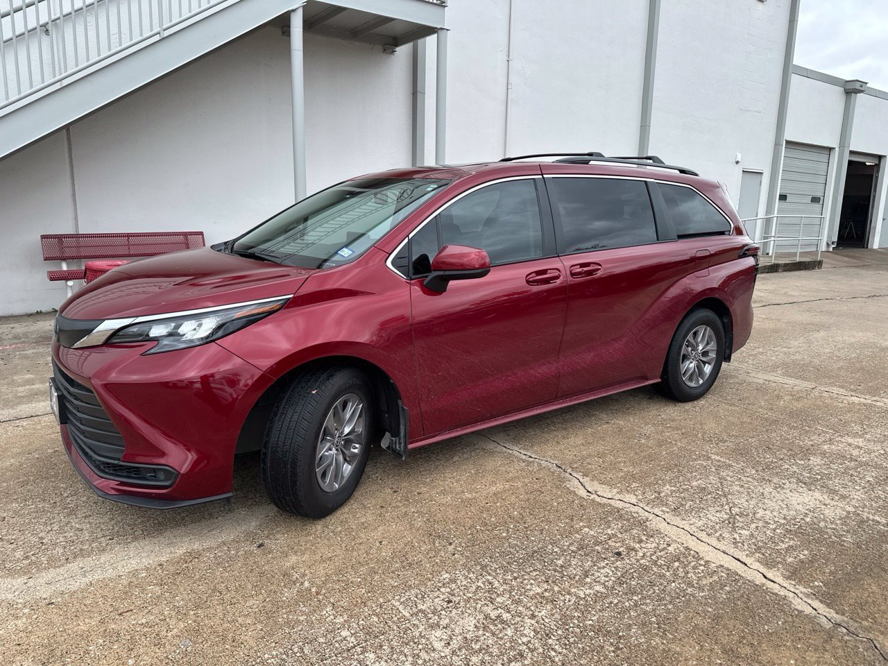 Used 2024 Toyota Sienna LE w/ LE Plus Package FWD image 1