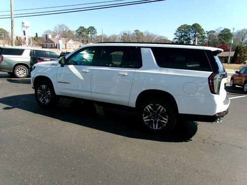 New 2026 Chevrolet Suburban Z71 w/ Comfort Package image 14