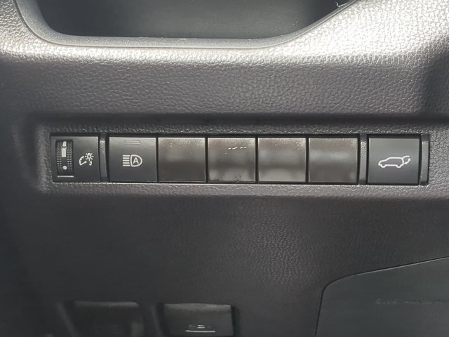 Used 2025 Toyota RAV4 XLE w/ Convenience Package FWD image 27