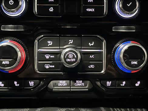 Used 2023 GMC Yukon Denali AWD/4WD image 18
