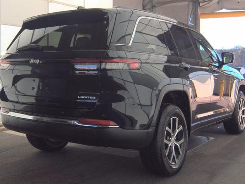 Used 2025 Jeep Grand Cherokee Limited image 4