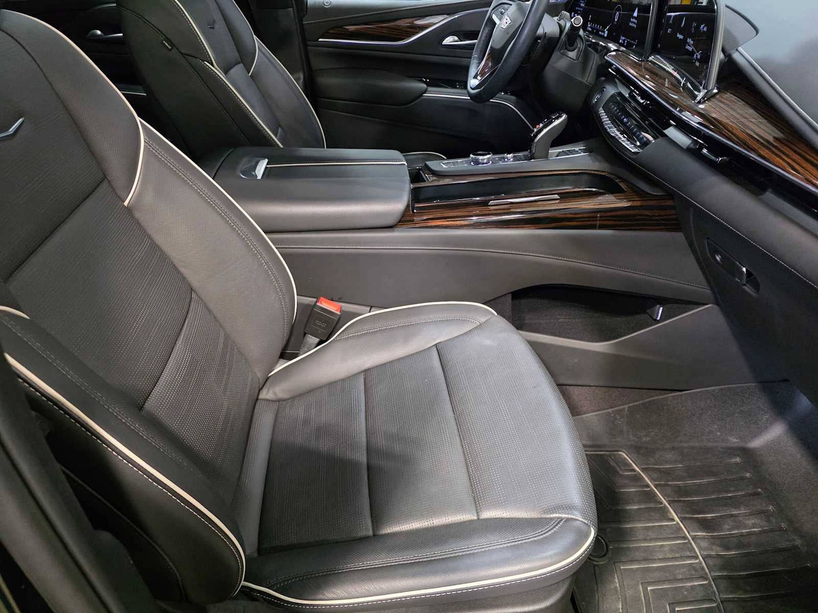 Certified 2024 Cadillac Escalade Premium Luxury w/ Performance Package AWD/4WD image 11