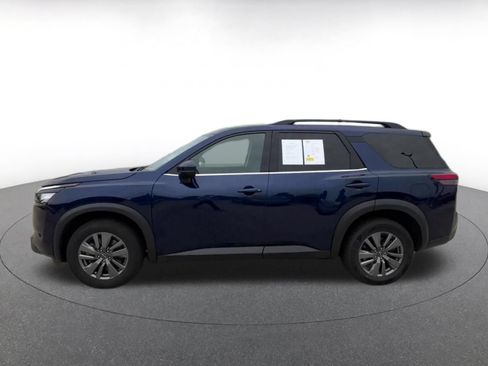 Used 2025 Nissan Pathfinder SV AWD/4WD image 9