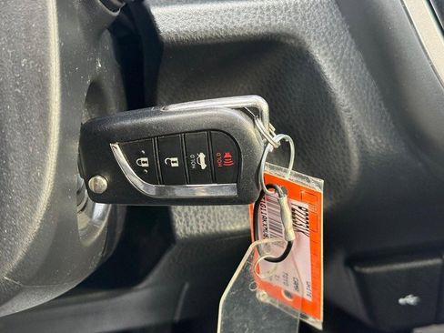 Used 2021 Toyota Camry SE image 28