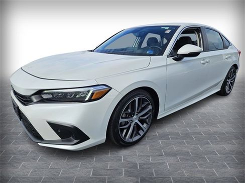 Used 2023 Honda Civic Touring image 3