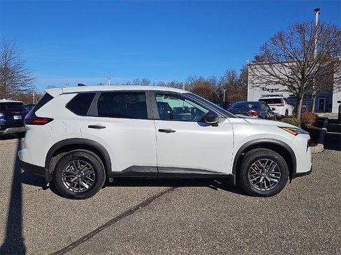 Certified 2025 Nissan Rogue S image 9