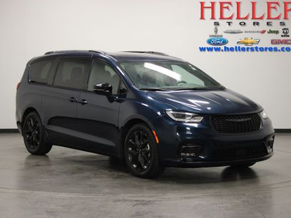 Used 2025 Chrysler Pacifica Limited