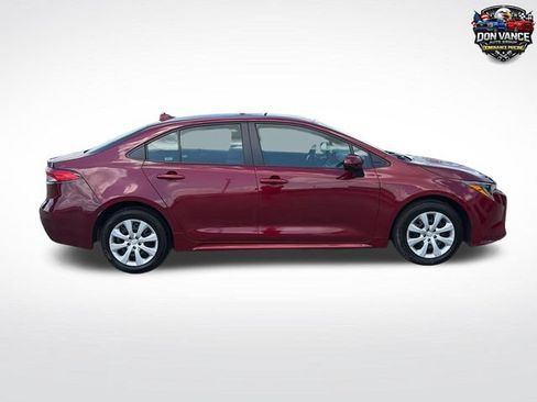 Used 2025 Toyota Corolla LE FWD image 7