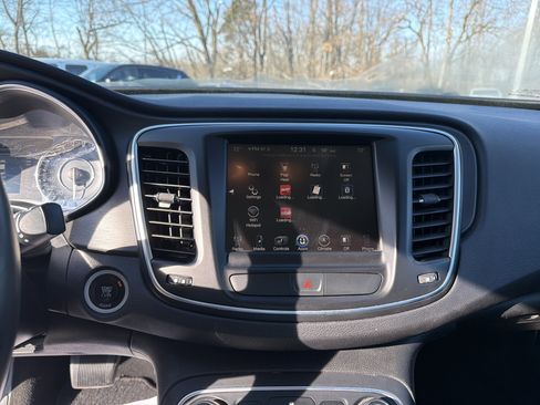 Certified 2016 Chrysler 200 Limited Platinum w/ Comfort & Convenience Group image 18