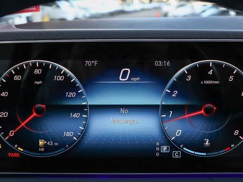 Used 2022 Mercedes-Benz GLE 350 4MATIC w/ Premium Package image 29