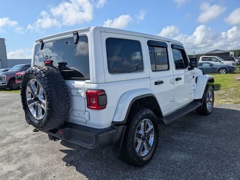 Used 2018 Jeep Wrangler Unlimited Sahara AWD/4WD image 3