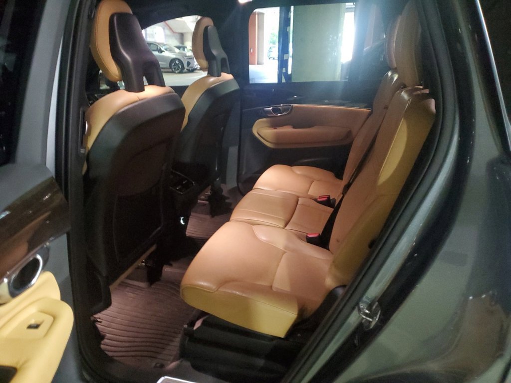 Used 2017 Volvo XC90 T6 Momentum w/ Vision Package AWD/4WD image 13