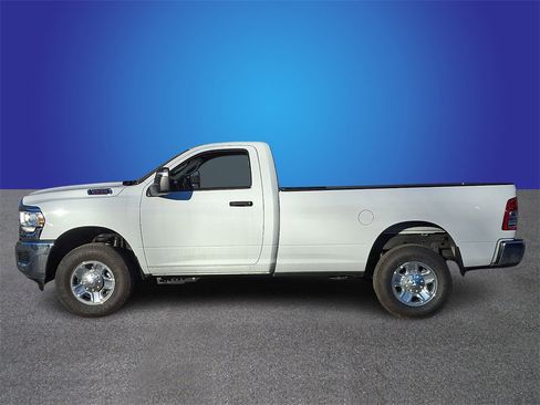 Used 2024 RAM 2500 Tradesman w/ Chrome Appearance Group image 7