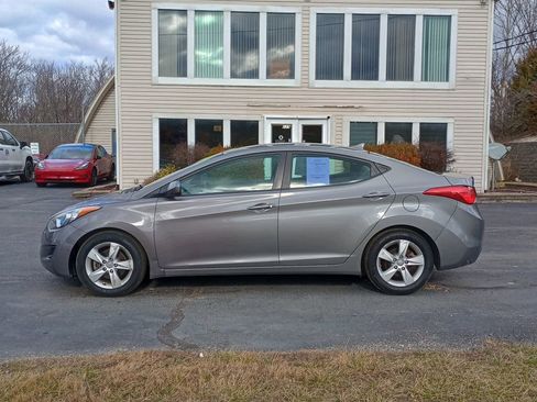 Used 2013 Hyundai Elantra GLS image 2