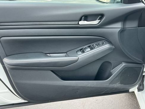 Used 2025 Nissan Altima 2.5 SV FWD image 13