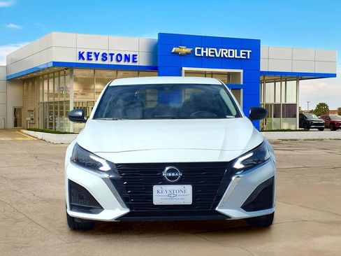 Used 2025 Nissan Altima 2.5 SV FWD image 2