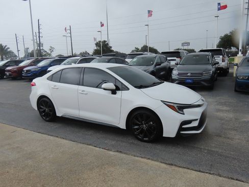 Used 2023 Toyota Corolla SE FWD image 6